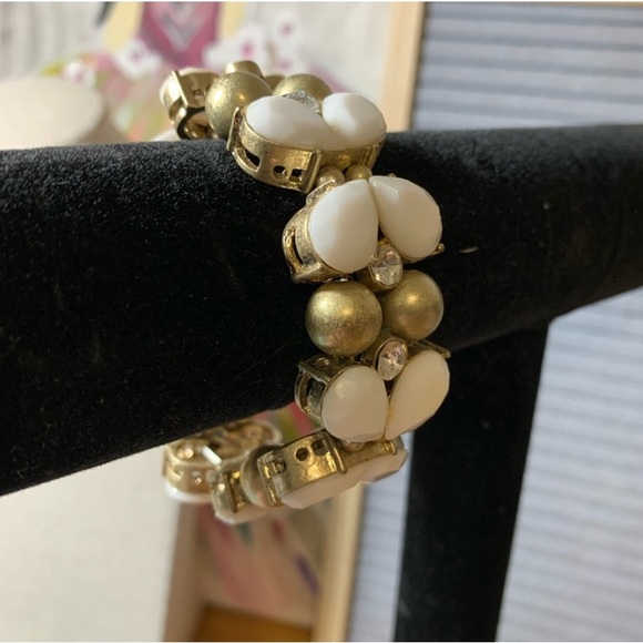 Elegant White and Gold Stretch Bracelet - Picture 3 of 5